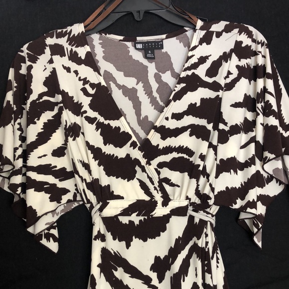 Beautiful spring summer animal print dress. Perfect for a day out on the town! - Picture 3 of 7